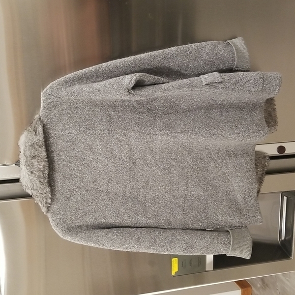 💕LOVE TOKEN💕 Faux Fur Trim Knit Jacket ~ Gray Small S NWT - Picture 2 of 10